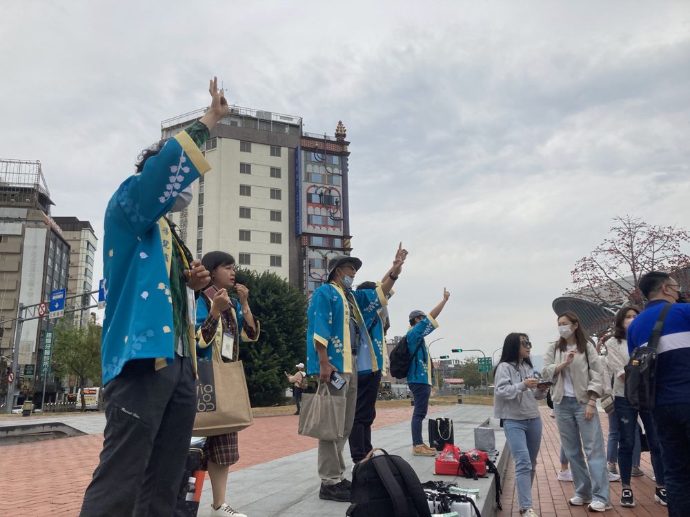 地元の文化に触れる FREE WALKING TOUR